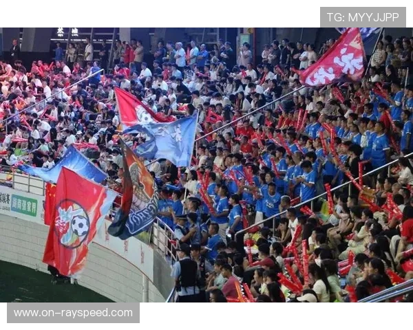 湘超总决赛永州球迷远征军助威,乡音口号成草根足球文化缩影 湘超总决赛永州球迷远征军助威,乡音口号成草根足球文化缩影